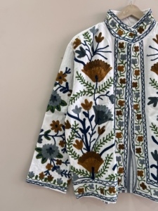 Chaqueta de algodón Suzani hecha a mano para mujer, color blanco, abrigo bordado estilo bohemio - Product Image 3