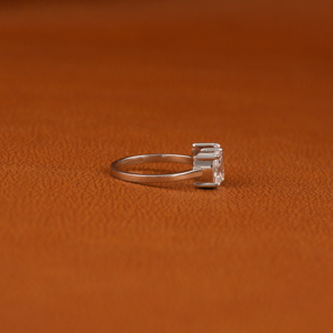 Anillo de diamante de corte radiante ovalado de dos piedras de lujo, Diamante cultivado en laboratorio personalizado, regalo de joyería fina de oro sólido de 14K para mujer, nuevo aspecto - Product Image 5