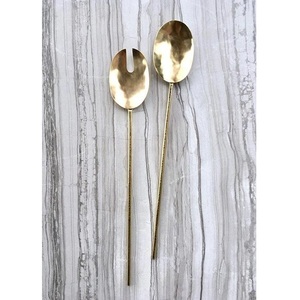 Serveur à salade en métal simple et minimaliste pour des intérieurs modernes et propres, offrant une fonctionnalité élégante et simple. - Product Image 6