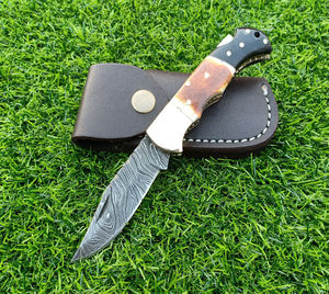 Navaja de bolsillo plegable de acero de Damasco hecha a mano-Calidad de borde afilado hecha a mano para llevar todos los días para acampar Personalización OEM - Product Image 1