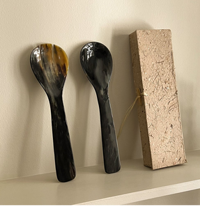 Ensemble de cuillères à salade à manche en corne naturelle Ustensiles de cuisine élégants Accessoires de Noël au look unique - Product Image 1