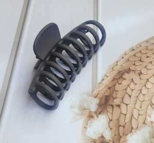 Pince à cheveux géométrique à la mode pour femmes Accessoires de cheveux durables et légers aux prix de gros de l'Inde - Product Image 6