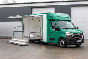 Camion de restauration mobile vert avec zone de service extensible et structure en acier inoxydable pour la restauration en plein air - Product Image 4