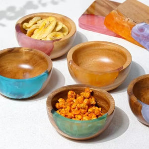 Bol en corne de boeuf marron fait à la main pour servir des aliments Plateau en bois écologique avec perle décorative pour hôtels et fermes - Product Image 1