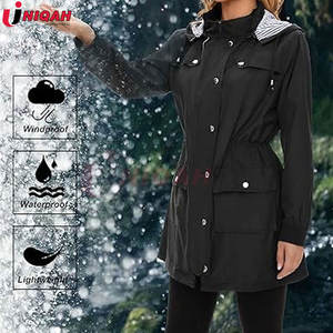 Chaqueta de lluvia larga impermeable con estilo para hombres y mujeres con elementos reflectantes y capucha desmontable Ideal para exteriores - Product Image 3
