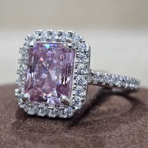 แหวนหมั้นสั่งทำพิเศษ ตัวเรือนเงินแท้ 925 ชุบทองคำขาว ประดับเพชรโมอิสซาไนต์สีชมพูทรงคุชชั่น คุณภาพ VVSD แท้ ได้รับการรับรองจาก GRA - Product Image 2