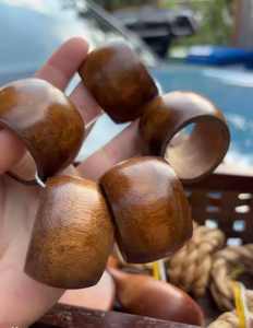 Anillo para servilletas de madera hecho a mano en India, diseño cuadrado regular y sencillo - moderno - Product Image 2