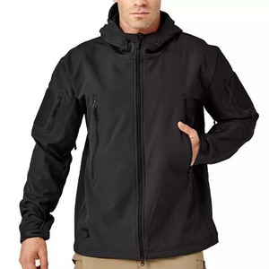 Diseño de logotipo personalizado Venta caliente Custom High Street Nuevo estilo Cómodo Color negro Cremallera Chaqueta Softshell para hombres - Product Image 1
