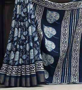 Fait sur mesure doux handloom indigo imprimé saris avec zari patti frontière y compris chemisier dans la conception florale. - Product Image 5