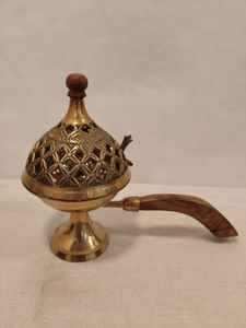 เตาเผากำยานทองเหลืองแบบมือถือ งานฝีมือ ROSHAN ดีไซน์อินเดีย/ทิเบต/ญี่ปุ่น ทำด้วยมือ ใช้งานได้ยาวนาน - Product Image 3