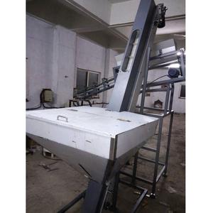 Trémie de préforme à haut rendement avec ascenseur servo-commandé pour machines de soufflage PET disponible pour prix d'exportation - Product Image 3