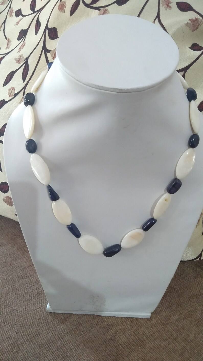 สีฟ้า &amp; สีขาว