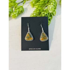 Pendientes Colgantes Hechos a Mano en el Suroeste con Turquesa Royston y Plata de Ley - Product Image 1