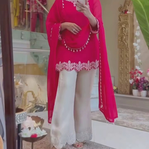 Tissu Georgette indien pakistanais fantaisie avec broderie tendance, Kurti simple à porter pour les occasions formelles, les fêtes, les mariages, avec Plazo - Product Image 1