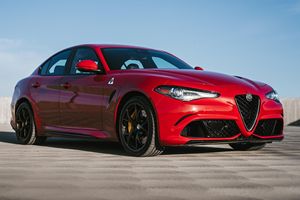 ALFA ROMEO GIULIA QUADRIFOGLIO 2018 USADO, Volante a la Izquierda/Derecha - Product Image 4