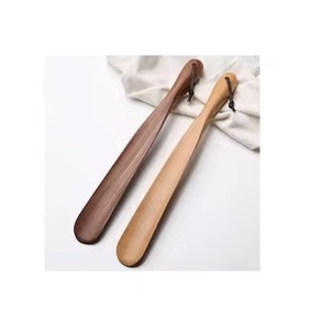 ที่ใส่รองเท้าไม้รุ่นพื้นฐานพร้อมที่จับที่ออกแบบตามหลักสรีรศาสตร์เหมาะสำหรับบ้านสำนักงานสาธารณะและใช้งานทุกวันจากอินเดีย - Product Image 4