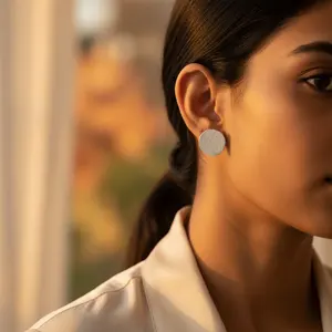 Pendientes Minimalistas de Plata para Uso Diario, Diseño Geométrico Religioso Clásico, con Circonita, Perla y Diamante, Hechos de Aleación de Cobre - Product Image 2