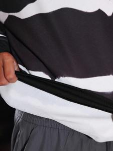 Fabricante de Sudaderas con Capucha Sublimadas OEM, Ropa Urbana Personalizada, Fábrica de Marca Privada, Colección de Ropa Deportiva Elegante e Informal - Product Image 6