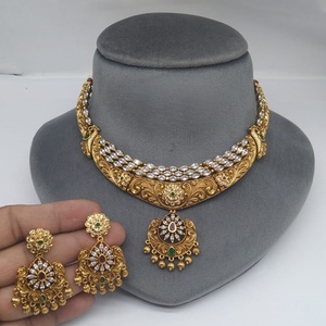 Look traditionnel collier plaqué or de qualité supérieure boucles d'oreilles pour femmes pour la collection de vêtements de mariage pour femmes et filles - Product Image 1