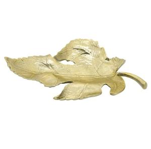 Plateau de service doré pour la décoration de table de mariage, plateau en métal avec motif de feuille, utilisé pour la restauration en cuisine - Product Image 1