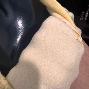 เสื้อสเวตเชิ้ตผ้าคอตตอนผ้าคอตตอนผ้าฟลีซปักลายหน้าจอสีครีม450 GSM ทำตามสั่ง - Product Image 5