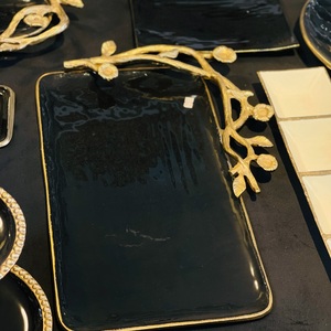 Bandeja de Servicio de Aluminio Fundido de Diseño Moderno para una Colección de Vajilla Premium con Patrones Detallados y una Construcción Robusta - Product Image 4