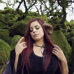 Longue paire de corne de buffle naturelle de haute qualité faite à la main avec finition lisse pour la fabrication de bijoux artisanaux au prix de gros - Product Image 1