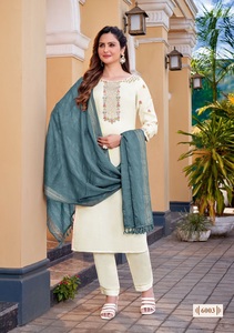 Derniers modèles Ensemble Kurtis de tissage pénitent en viscose jacquard pour femmes - Product Image 4