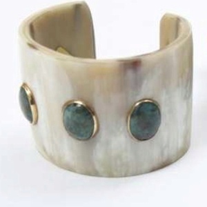 Brazalete de Cuerno Natural Ecológico Hecho a Mano, Brazalete de Cuerno de Búfalo Pulido, Joyería Étnica Duradera y Sostenible para Mujer al por Mayor - Product Image 3