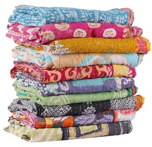 Boho Kantha ผ้าห่มผ้าฝ้ายแบบกลับด้านได้ทำด้วยมือผ้าห่มเย็บปะลายดอกไม้วินเทจชนเผ่าอินเดีย Gudari หลากสี