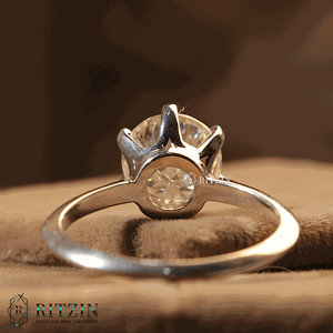 Anillo de compromiso estilo solitario diamante corte redondo para mujer - Product Image 1