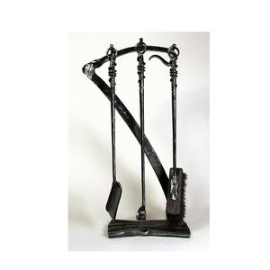 Herramientas de fuego de latón de lujo con base pulida y mangos de agarre lisos, perfectas para configuraciones de chimeneas de alta gama y áreas de alojamiento - Product Image 1