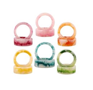 Anneau de serviette en résine lisse de fabrication OEM, doté d'une texture raffinée pour une présentation décorative de la table à manger - Product Image 1