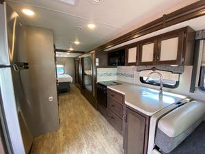 T-h-o-r M-o-t-o-r C-o-a-c-h H-u-r-r-i-c-a-n-e 34J d'occasion de 2020 prêt à être vendu - Product Image 5