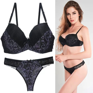 Ensemble de lingerie sexy pour femme, deux pièces, en dentelle florale transparente et respirante, avec soutien-gorge push-up à armatures et culotte, style licou élégant - Product Image 3