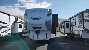 Remolque de Camping de Aluminio Usado 2022 Keystone A-v-a-l-a-n-c-h-e 372MB, Económico, para Exteriores, Venta al Por Mayor - Product Image 3