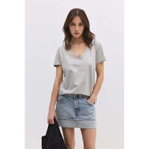 Camiseta de Cuello Redondo con Tela Brillante - Product Image 1