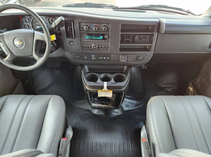 Chevrolet Cargo 2500 3 portes (4.3L 6 cylindres 8A) d'occasion, propre, modèle 2024 - Product Image 4