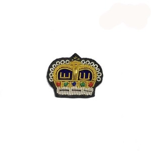 Écusson brodé Zari en forme de couronne à coudre - Product Image 1