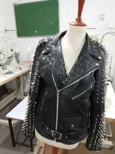 Chaqueta de Motociclista de Cuero Vacuno Genuino con Tachuelas, Estilo Casual Vintage para Hombre, Cierre de Cremallera, Decoración de Plumas, Ecológica, Primavera - Product Image 2