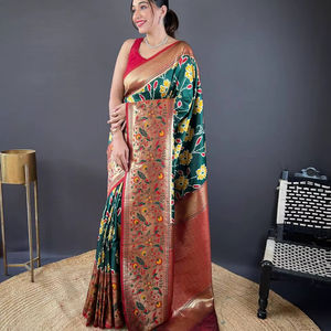 Diseñador indio New Saree Patola Weaving Concepts largo con contraste Weaving Border Design Sari para mujeres indias Ropa de boda - Product Image 1