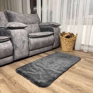 Elegante Alfombra de Piel Sintética Gris Oscuro, Alfombra Interior Suave y Afelpada de 75x150 cm - Product Image 2