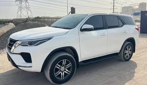 Toyota Fortuner 2.7L Gasolina 2023 Blanco Impecable, Volante a la Izquierda, 4x4, Asientos de Tela Usados, Sistema de Navegación, Control Remoto, Automático, R18, Luces - Product Image 4