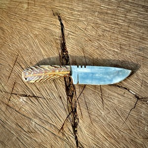 Meilleur couteau de skinner fait à la main avec poignée en résine personnalisable OEM Meilleurs couteaux de chasse Cadeau pour bricolage en acier inoxydable - Product Image 5