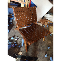 Chaise industrielle en bois et en cuir au design moderne Mobilier de salle à manger artisanal pour hôtels, bars et restaurants de luxe