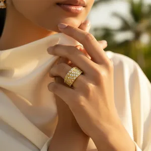 Anillo de Estilo Religioso Romántico Vintage Chapado en Oro para Mujer con Piedras de Circonita Cúbica, Diseño Moderno con Incrustaciones, Joyería de Moda - Product Image 3