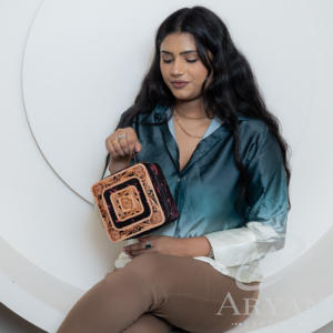 Boîte à bijoux occidentale en cuir repoussé à la main cheveux sur bijoux en cuir véritable métallique coffre-fort boîte à bijoux de haute qualité pour femmes - Product Image 2