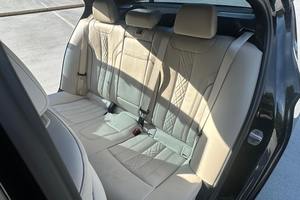 BMW M550i xDrive 2018 d'occasion haut de gamme, V8 biturbo, transmission intégrale, très bien équipée - Product Image 5