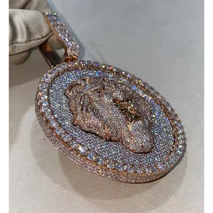 Colgante y amuleto de moissanita con forma de león, completamente cubierto de diamantes, joyería única para hombre - Product Image 3