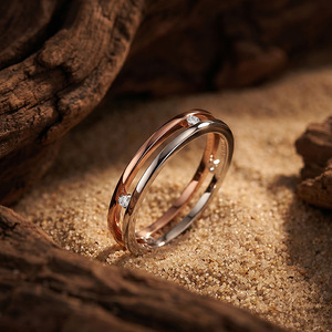 Anillo de Boda Jeulia para Hombre, de Acero Inoxidable en Dos Tonos, con Baño de Oro Rosa e Incrustaciones de Circonio - Product Image 3